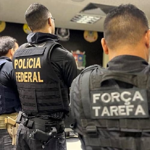 Policiais da PF e PRF de costas (Foto: Divulgação/PF)